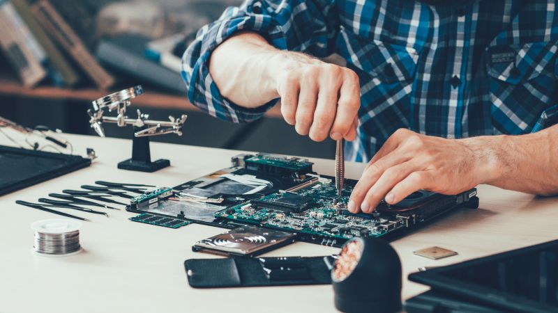 Local Electronic Machine Repair pros at work